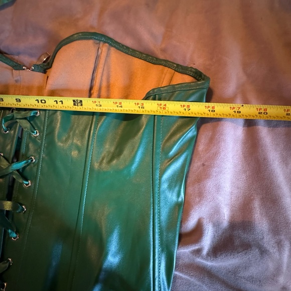 2 piece green Corset and skirt - Picture 9 of 10